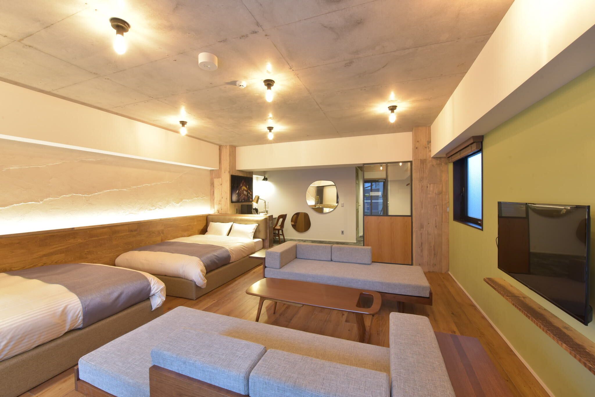 高級雙床房 | 獨特裝潢、書桌、筆電工作空間、免費無線上網