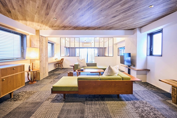 Executive Suite | Desk, laptop workspace, WiFi (free), individually decorated