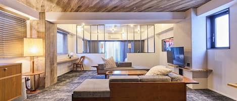 Executive Suite | 1 bedroom, individually decorated, desk, laptop workspace