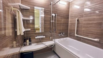 Moderate Twin Room | Bathroom | Separate tub and shower, deep soaking tub, free toiletries, hair dryer