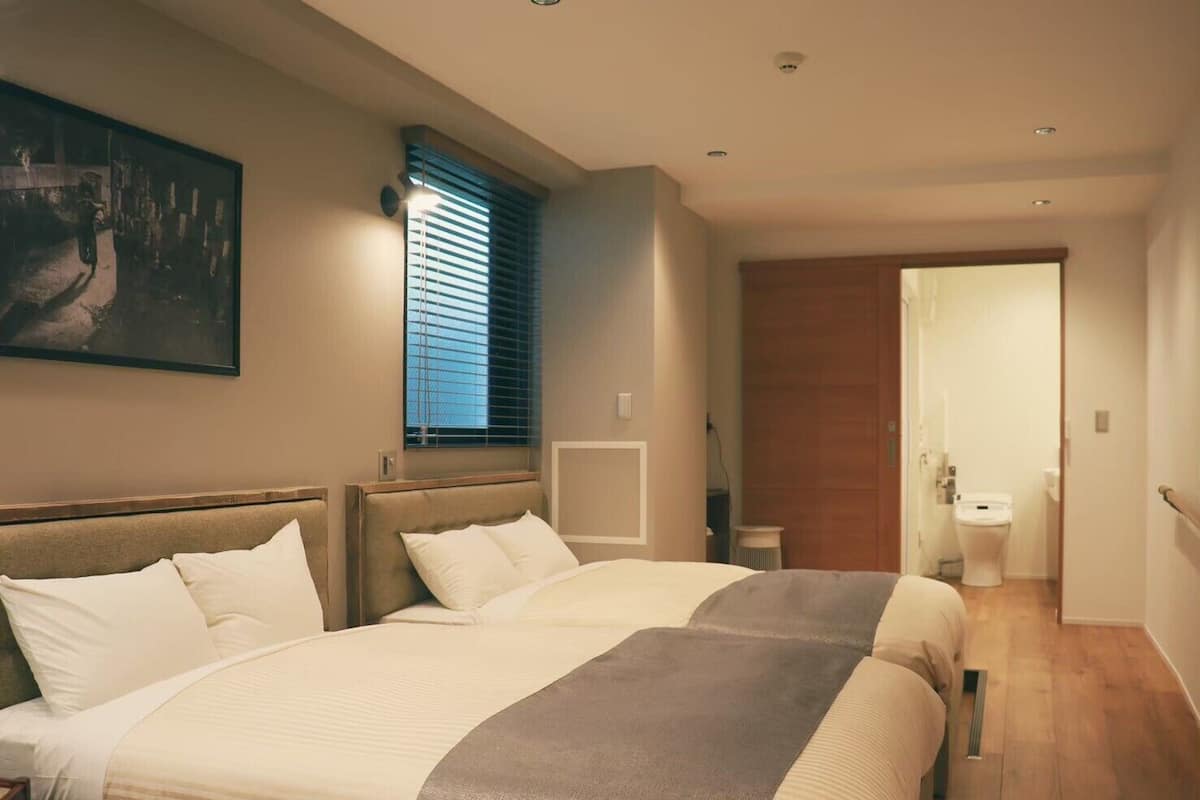 Moderate Twin Room | 1 bedroom, individually decorated, desk, laptop workspace