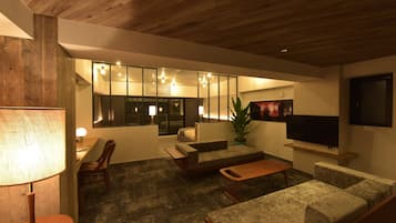 Junior Suite | 1 bedroom, individually decorated, desk, laptop workspace