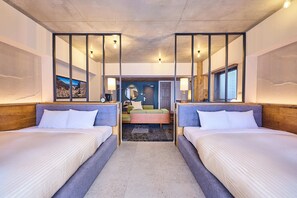 Suite ejecutiva | Decoración personalizada, escritorio y espacio para trabajar con laptop 