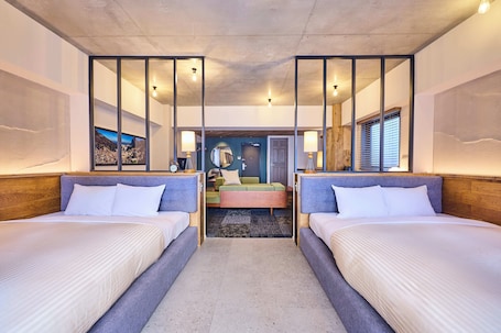 Executive-Suite | Individuell dekoriert, Schreibtisch, laptopgeeigneter Arbeitsplatz. Hotel Vintage Tokyo Kagurazaka