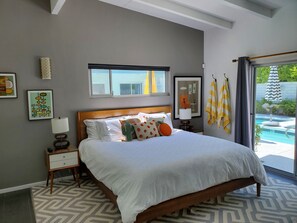 5 bedrooms, desk, iron/ironing board, travel cot