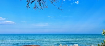 Welcome to the "Lake Cottage" where lake Michigan waves are calling