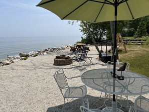 Outdoor dining - Welcome to the "Lake Cottage"  where lake Michigan waves are calling (Cedar Grove)