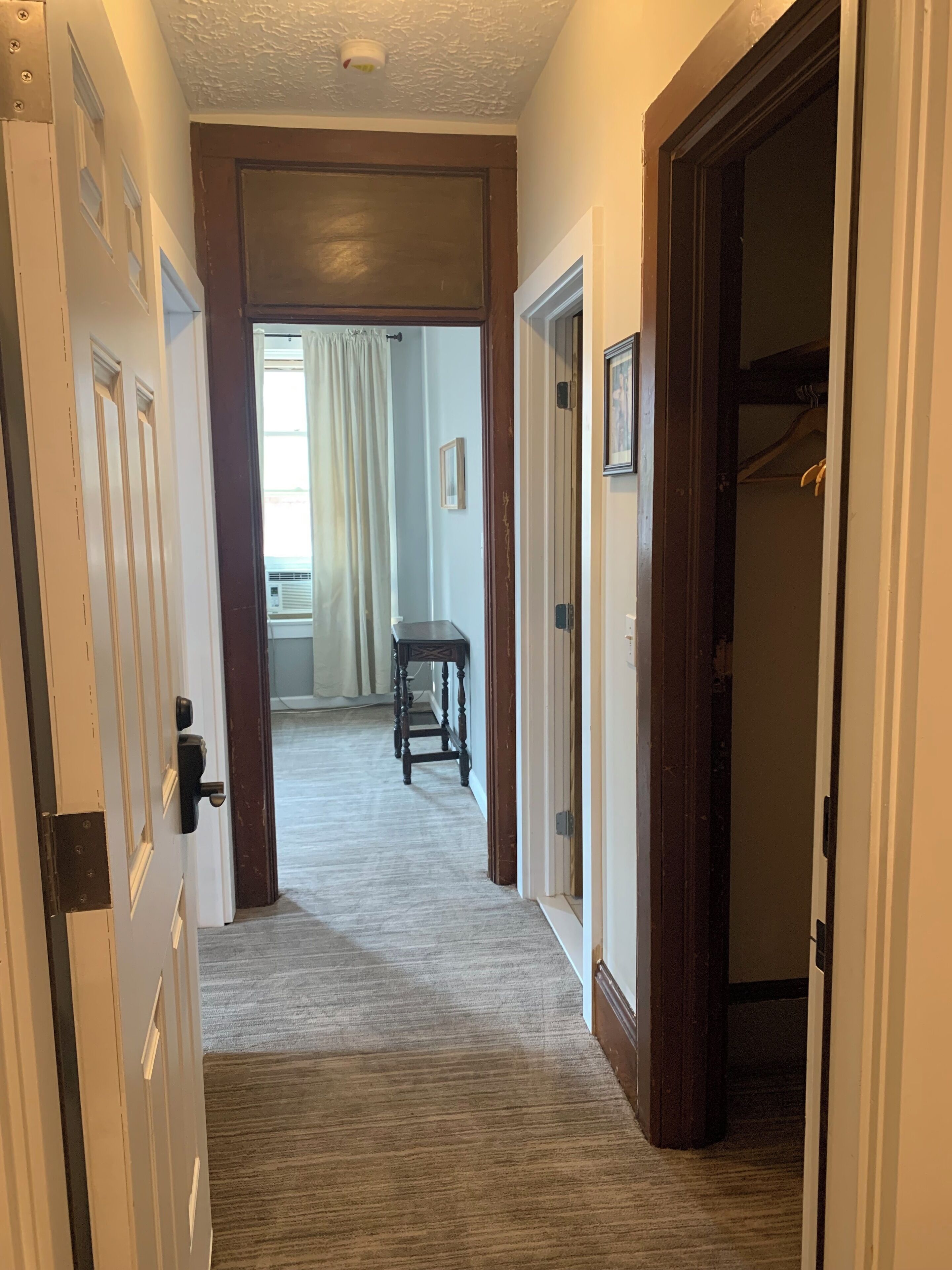 royal suite, 1 queen bed, non smoking | 1 bedroom, iron/ironing board, free wifi, bed sheets