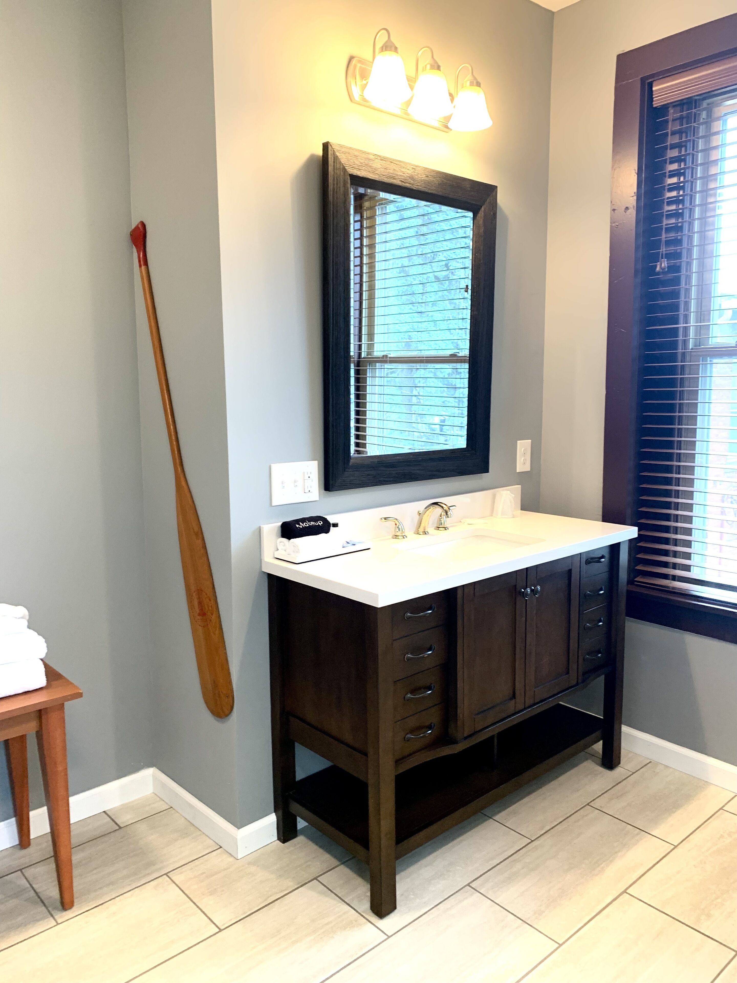 executive room, 1 king bed, non smoking | bathroom | free toiletries, hair dryer, towels, soap