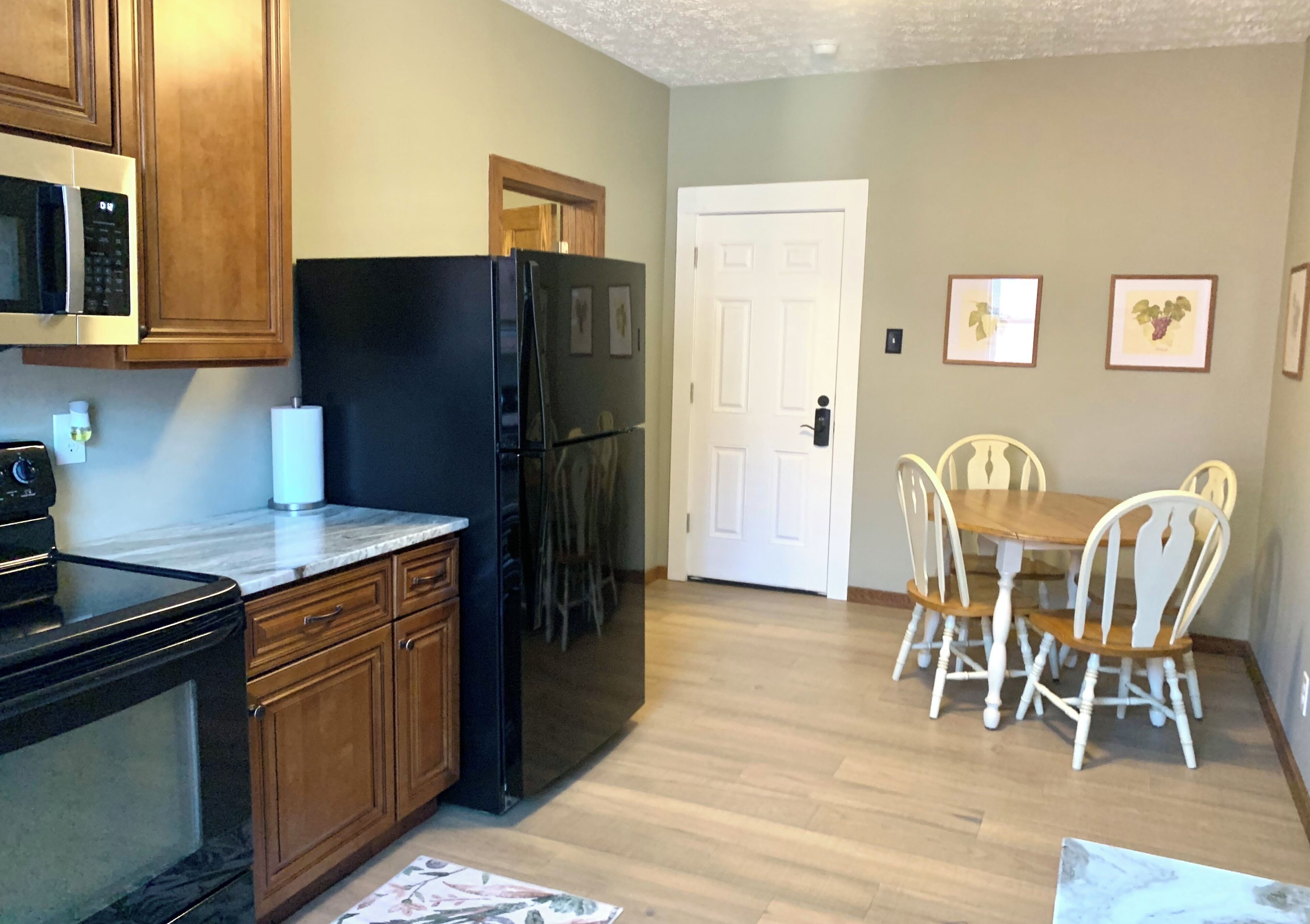 business suite, 1 queen bed, non smoking | in-room dining