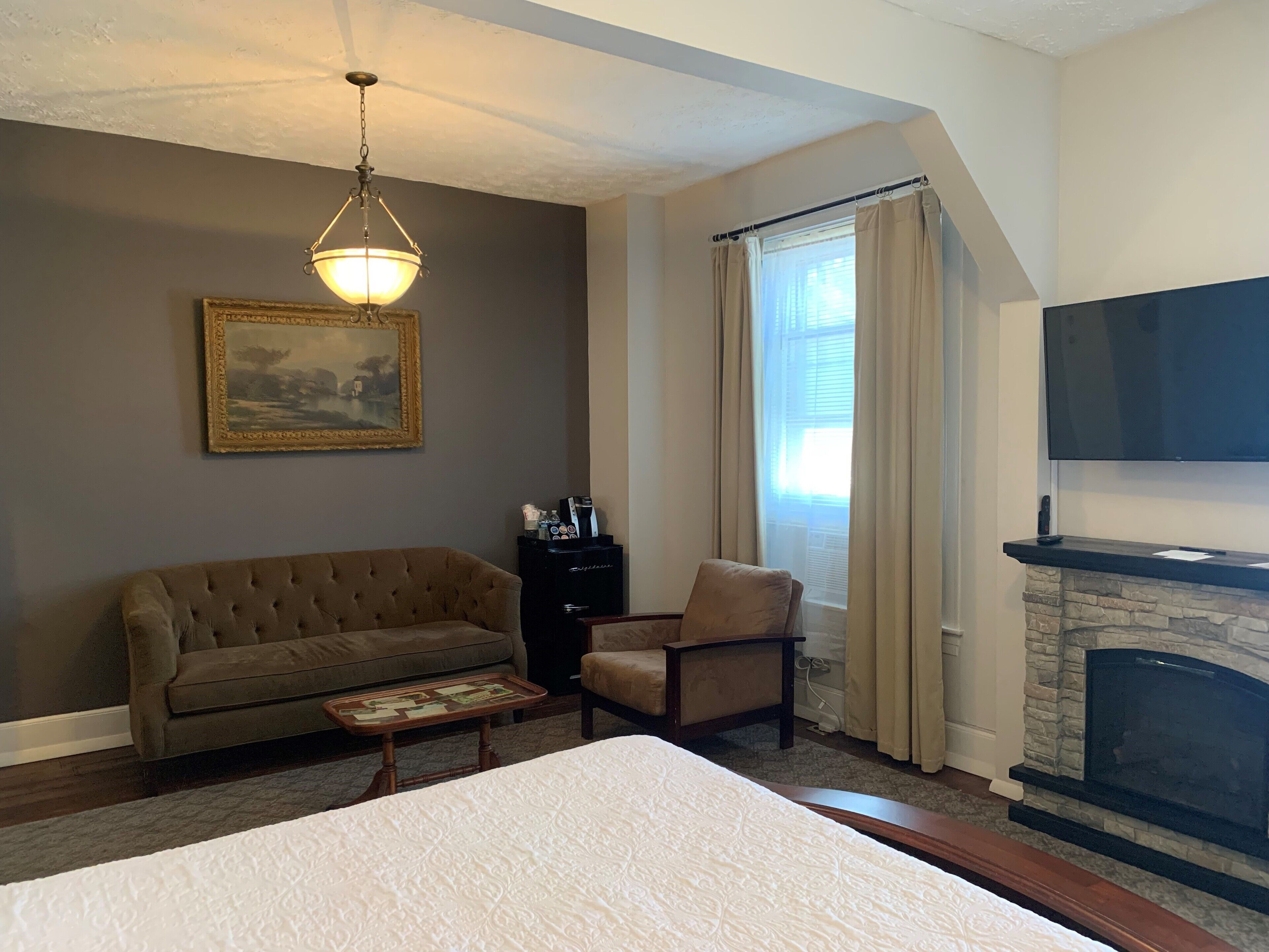 deluxe studio suite, 1 king bed, non smoking | living room | 50-inch smart tv with digital channels, tv