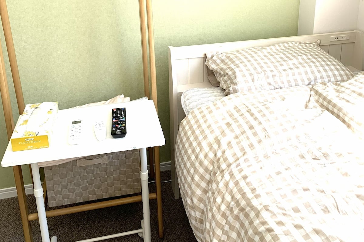 Setrika/meja setrika dan Wi-Fi gratis