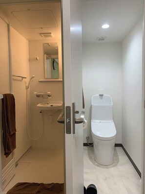 Enkeltrom, ikke-røyk (Shower room type) | Bad | Hårføner, tøfler, håndklær og såpe
