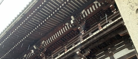 Thành phố nhìn từ nơi lưu trú