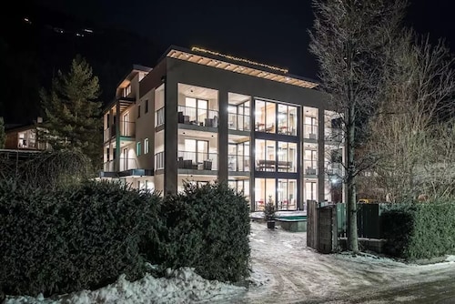 Exclusive Penthouse Apartment with Mountain View, Terrace, Spa Area & Pool