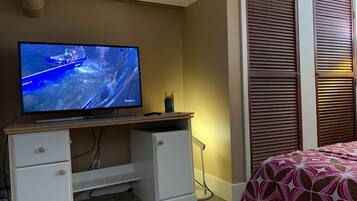 3 quartos, cofres nos quartos, escrivaninha