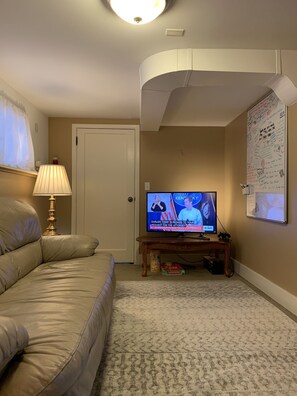 Smart TV, computer monitors