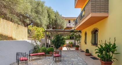 Holiday Home “Casa Vacanza de Dinu” with Wi-Fi, Terraces & Garden