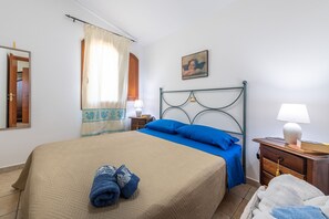 2 bedrooms, iron/ironing board, free WiFi, bed sheets - Holiday Apartment "Sa Corte de Dinu" with Wi-Fi, Terrace & Garden (Sant Anna Arresi)