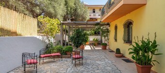 Holiday Apartment "Sapposentu de Dinu" with Wi-Fi, Terrace & Garden