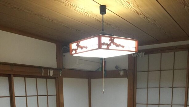 A traditional Japanese room with tatami flooring, a low wooden table, and shoji screens. - Hikawacho Guest House (Soka)