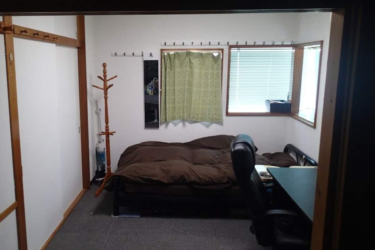 Western Room 2