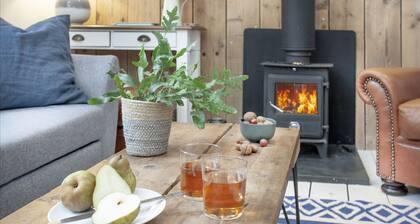 Birdcage Cottage - a cottage that sleeps 4 guests in 2 bedrooms