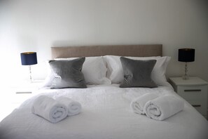 4 bedrooms, iron/ironing board, WiFi