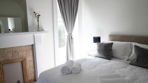 4 bedrooms, iron/ironing board, WiFi - Whitecraigs -  a rural that sleeps 8 guests  in 4 bedrooms (Elgin)