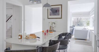 Whitecraigs - a rural that sleeps 8 guests in 4 bedrooms