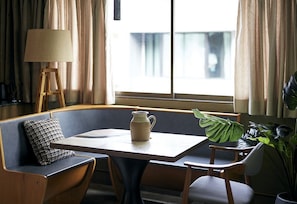 Family Suite | In-room dining - B House 49 Bangkok (Bangkok)