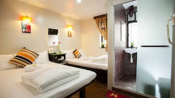 Quadrupla familiare, 1 camera da letto, non fumatori, bagno privato | Tende oscuranti, Wi-Fi gratuito, lenzuola