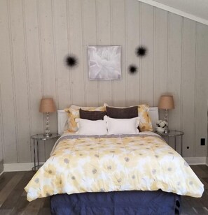 5 bedrooms, iron/ironing board, WiFi, bed sheets