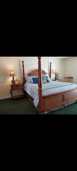 5 bedrooms, iron/ironing board, WiFi, bed sheets