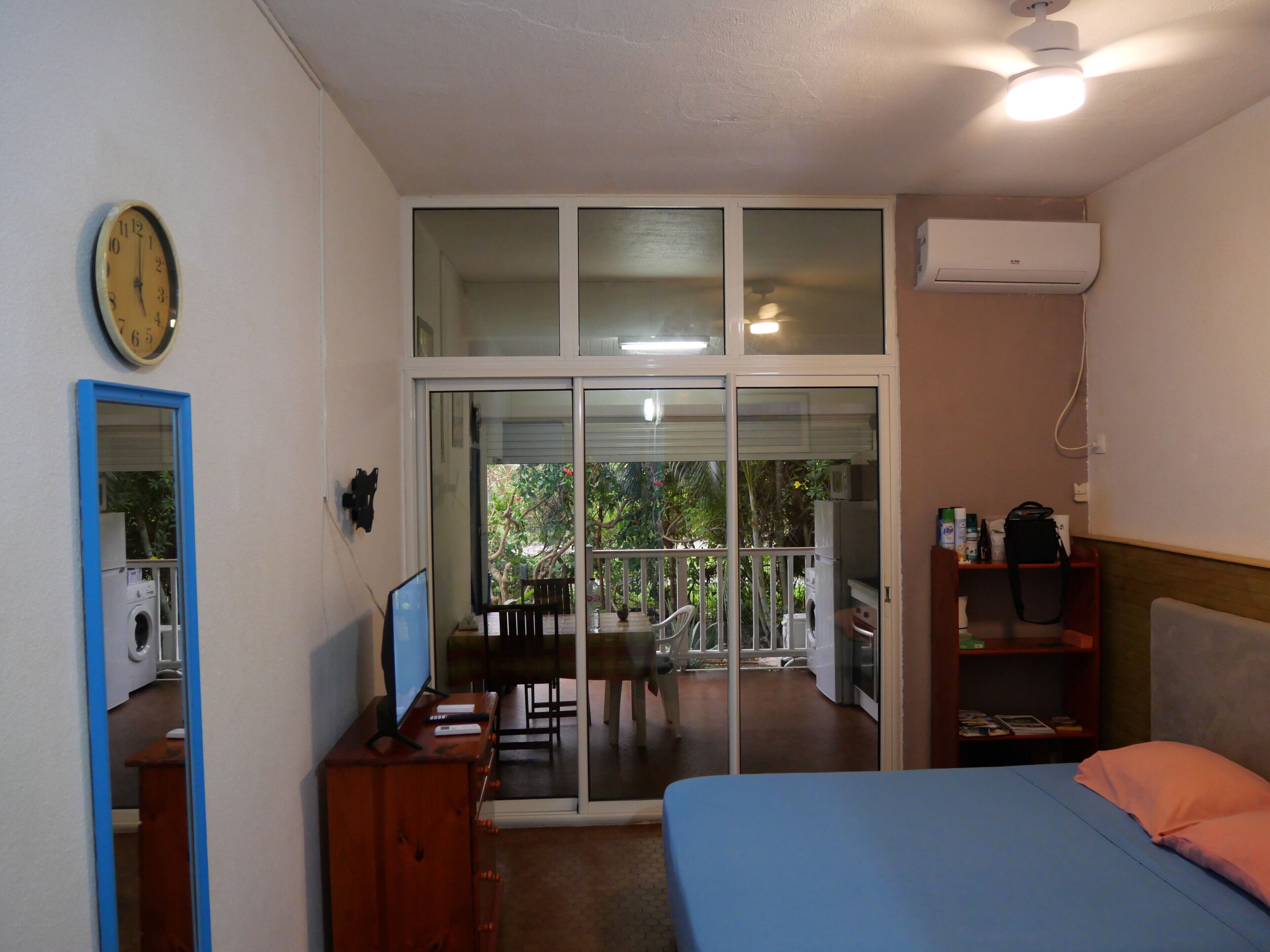 1 habitación, tabla de planchar con plancha, wifi gratis y ropa de cama 