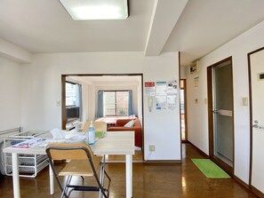 1 habitación, tabla de planchar con plancha y wifi gratis 