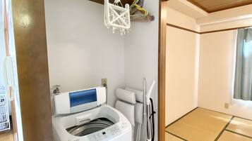 1 bedroom, iron/ironing board, free WiFi