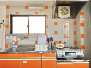 Apartment | Private kitchen | Fridge, microwave, stovetop, electric kettle - NOMAD Miyama (Matsudo)