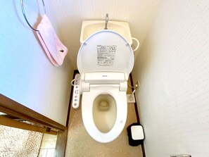 Căn hộ | Phòng tắm | Vòi sen/bồn tắm kết hợp, bồn tắm ngâm, đồ dùng nhà tắm miễn phí 