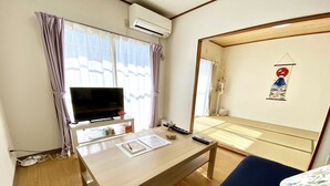 Apartment | Living room | Flat-screen TV