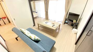 Apartment | Living room | Flat-screen TV