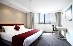 In-room safe, desk, laptop workspace, blackout curtains - Central Studio Hotel Sydney (Haymarket)