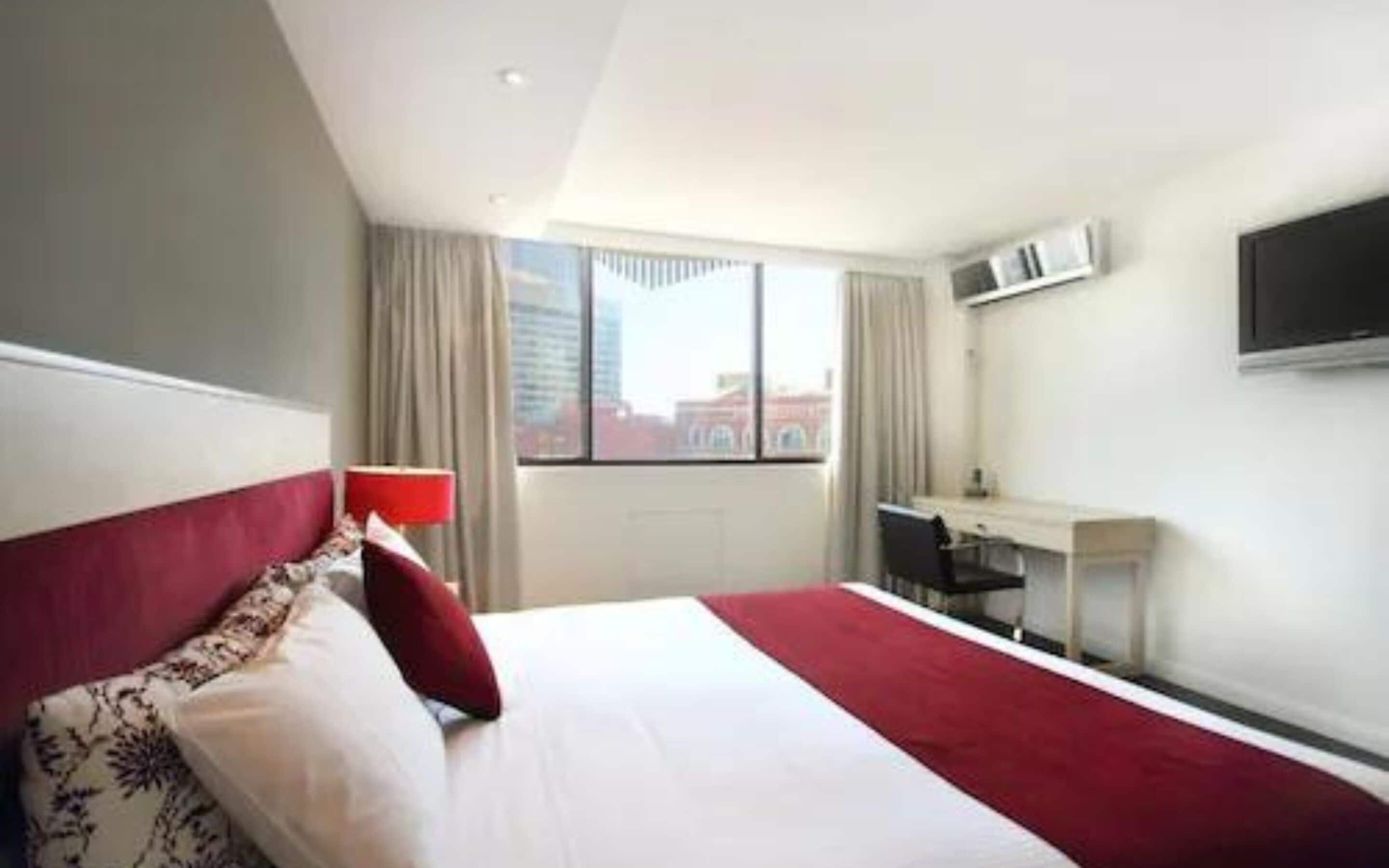 deluxe king | 1 bedroom, in-room safe, desk, laptop workspace