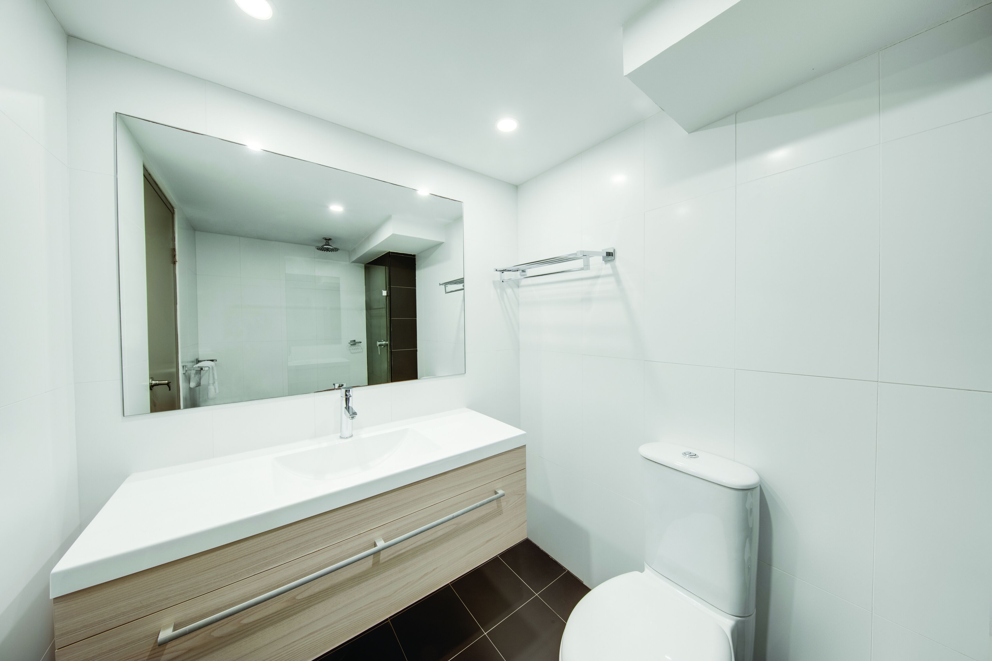 shower, rainfall showerhead, free toiletries, hair dryer