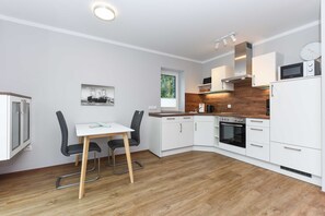 Køleskab, mikrobølgeovn, ovn