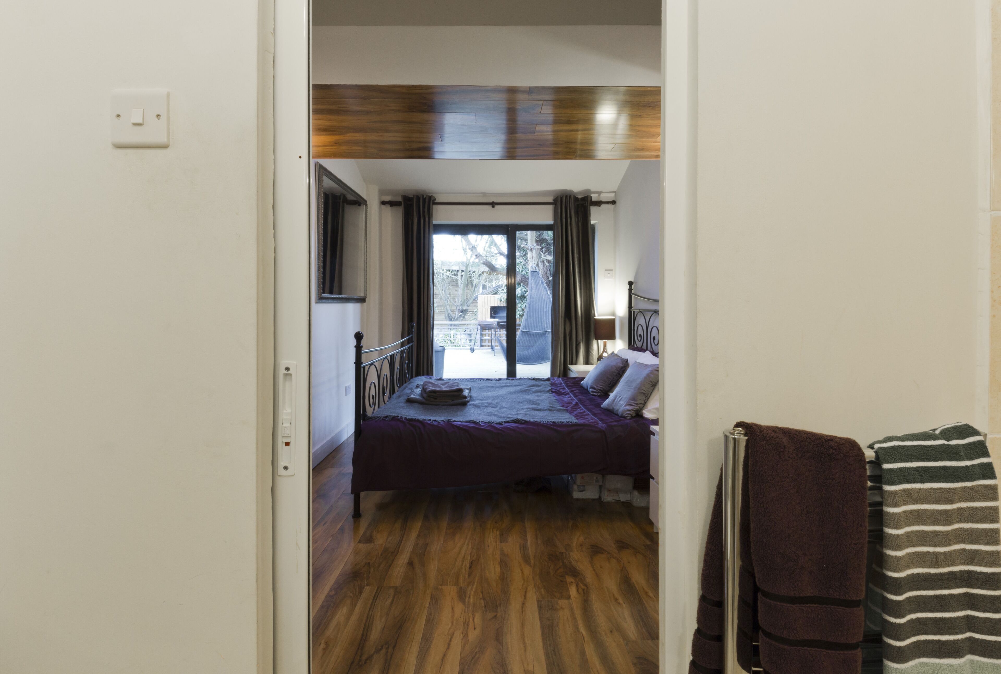 5 bedrooms, desk, iron/ironing board, WiFi