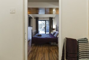 5 habitaciones, escritorio, tabla de planchar con plancha y wifi 