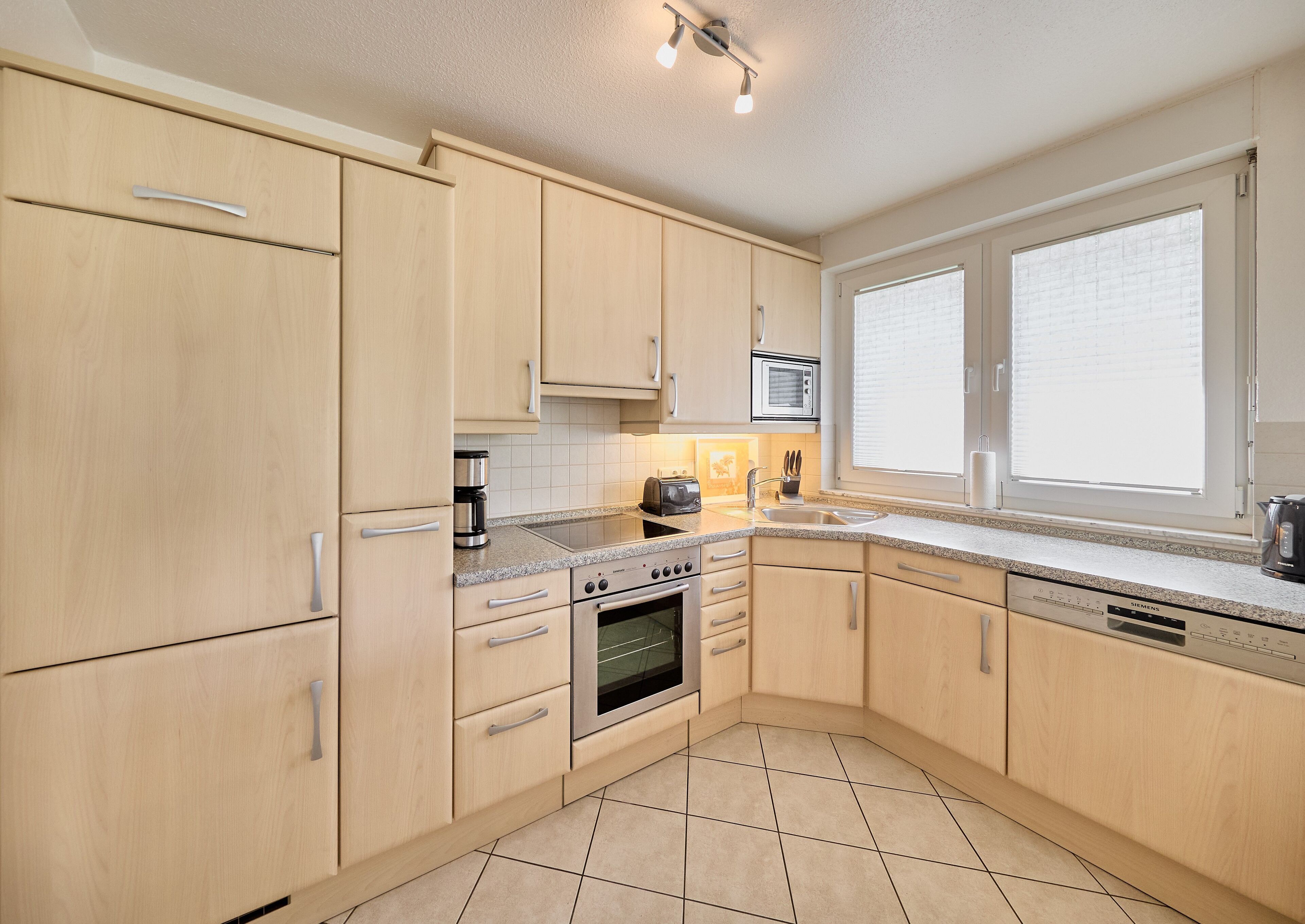 Kühlschrank, Mikrowelle, Ofen, Geschirrspüler