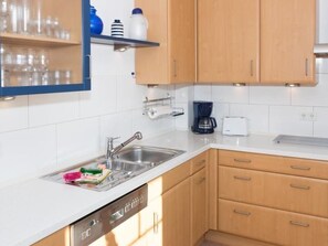 Kühlschrank, Mikrowelle, Ofen, Geschirrspüler