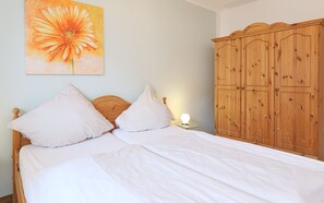 2 bedrooms, WiFi, bed sheets